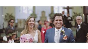 Margarita rosa de francisco respondió el trino halagador que le escribió carlos vives hace dos semanas y de paso demostró la buena relación que lleva con su exesposo, del que se divorció hace más de 29 años. La Boda Carlos Vives Y Claudia Elena Vasquez En Bogota Wedding Wedding Dresses Event