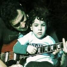 Sin embargo, con el correr de los meses la cosa cambió. Debuto Como Rockero Merlin Atahualpa El Hijo De Natalia Oreiro Y Ricardo Mollo El Esquiu