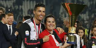 Cristiano ronaldo wir erklaren sein familien wirrwarr. Cristiano Ronaldo Fehlt Juve Vielleicht Weil Er Bei Kranker Mutter Ist Express De