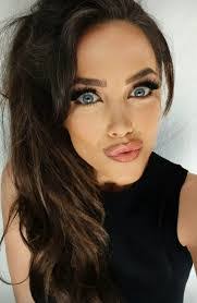 Ana Nardi's Instagram, Twitter & Facebook