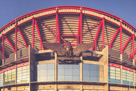 Benfica speelt zijn thuiswedstrijden in het estádio da luz (stadion van het licht). Estadio Da Luz Lissabon Flutlichtfieber