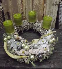 Adventskranz Adventskranz Grun Weiss Silber Modern Natur Pinien Ein Designerstuck Von Die Mit Den Blumen Weihnachtsdekoration Adventskranz Edel Adventskranz