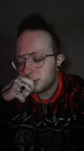 Damien Carlisle's Instagram, Twitter & Facebook