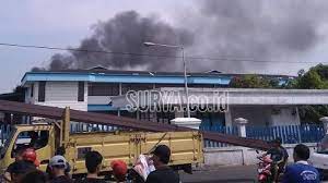 Usaha tersebut merupakan cikal bakal dari berdirinya pt siantar top, tbk, perusahaan industri makanan dan minuman berkualitas berskala nasional dengan pabrik pertama di sidoarjo pada tahun 1987. Kebakaran Di Pabrik Siantar Top Sidoarjo Sempat Terdengar Suara Ledakan Surya