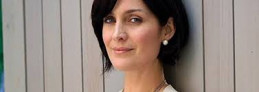 Jessica Jones Personagem De Carrie Anne Moss Tera Ligacao Com O Punho De Ferro