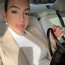 Georgina Rodríguez triunfa con esta sencilla técnica de maquillaje para  lucir unos labios gruesos y de tendencia