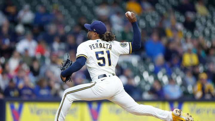 Freddy Peralta attempting to reclaim his elite 2025 form, do AI tạo
