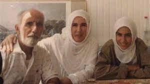 Sümeyye erdoğan, 'bu önemli dönemde babama yardım etmek istedim. Emine Erdogan 16 Yil Once Kaybettigi Babasiyla Fotografini Paylasti