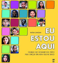 Capa do livro "Eu estou aqui”, de Maísa Zakzuk e Daiane da Mata, com fotos de crianças preenchem quadradinhos enquanto outros permanecem vazios em cores diferentes.