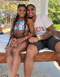Both the apparatus and the event are sometimes simply referred to as beam. Simone Biles Shows Off Her Incredible Abs In Miami Vacation Snaps Daily Mail Online