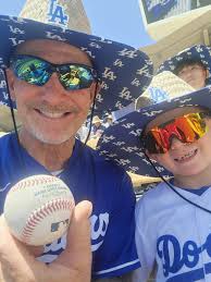 Happy Father's Day to all the Dodger dads. 💙