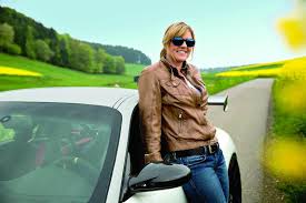 In 1996, she became the first woman to win. 4knl3gwwyichim