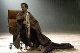 Les escaliers sont construits sur mesure, avec une réalisation des plans du projet, un choix des matériaux minutieux, ainsi qu'une pose effectuée par l'équipe de la société, à domicile ou en entreprise. Une Vie Sur Mesure Avignon 2015 Avignon Le Petit Louvre