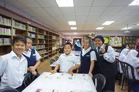 Beliau merupakan bekas pelajar kolej datu patinggi abang haji abdillah dan kini sedang melanjutkan pengajian di international medical university kuala lumpur. Facebook