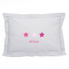 Ses jolis motifs égaieront à coup sûr son fauteuil ou encore son lit ! Coussin Enfant Brode D Etoiles Roses Et Personnalise D Un Prenom