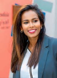 Leona Meyer's Instagram, Twitter & Facebook