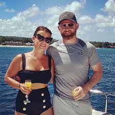 The three lions won their opening euro 2020 clash against croatia last… Coleen Und Wayne Rooney Getranke Geniessen Sie An Bord Der Luxus Boot Wahrend Ihrer Familie Urlaub In Barbados Aktuelle Boulevard Nachrichten Und Fotogalerien Zu Stars Sternchen