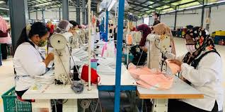 Informasi yang anda cari adalah berapa gaji di pabrik atj nguwet temanggung terupdate dan terlengkap bulan agustus 2021 dari sumber yang terpercaya. Kisah Produsen Sepatu Di Klaten Rekrut Ribuan Karyawan Saat Pandemi Covid 19 Merdeka Com