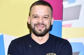 Michał piróg w szpilkach w najnowszej gali znalazł się obszerny wywiad z michałem, w którym poruszone są głównie. Michal Pirog Zostal Ojcem Pokazal Zdjecie 3 Letniego Synka Super Express Wiadomosci Polityka Sport