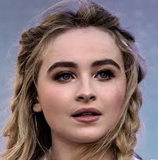 Sabrina carpenter is a 21 year old american singer. Sabrina Carpenter Bio Net Worth Dating Boyfriend Relationships Married Family Siblings Parents Age Birthday Band Facts Wiki Height Gossip Gist