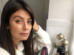Il dolcissimo videosaluto di alessandra mastronardi agli amici dell'albornoz palace hotel a spoleto, in cui in questi giorni sono state girate alcune riprese del film la donna per me in cui l'attrice ha il ruolo di laura. Alessandra Mastronardi Interpreta Carla Fracci Conosco Il Suo Segreto