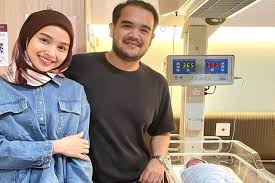 108 likes · 4 talking about this. Asyraf Khalid Dituduh Jual Wajah Adik Sendiri Tokti Pun Tak Kongsi Wajah Penuh Bayi Usia Belum Sehari Saya Dah Minta Izin Ayah Hiburan Mstar