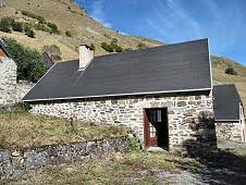 En effet, si l'on décide d'acquérir un mouton nez noir du valais c'est parce que ces moutons présentent des caractéristiques physiques particulières (taille, longueur du poil, calme.), mais également un caractère et des aptitudes spécifiques. Immobilier Saint Lary Pyrenees Achat Vente Appartement Chalet Et Maison Hautes Pyrenees 65