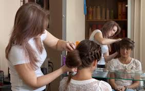 That said, hardges says that the general rule of thumb when it comes to tipping your hairdresser is at least 20 percent if you're pleased with all aspects of your service—whether you got a major. How Much Should One Tip A Hairstylist With Pictures
