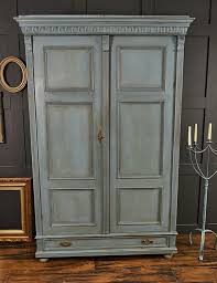 Auparavant, le blanchiment des armoires était réduit à un mélange de la peinture blanche habituelle avec un solvant, ce enlevez l'ancienne peinture des portes. 1001 Idees Pour Relooker Une Armoire Ancienne