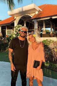 However, after returning to shore to fetch a new board, ferreira was able to paddle out and regain his composure. Talisma Do Campeao Mundial Italo Ferreira E Atriz Cantora E Surfa Conheca Mari Azevedo Famosos Extra Online