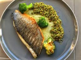 Hoy preparamos dorada al horno con patatas, una receta muy fácil, económica y saludable. Dorada Al Horno Recetas Para Prepar Este Pescado Tan Sabroso