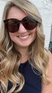 Hey friend, I’m Keri, the girl behind the 📸, Some of my favorite  fall/winter things include waking up