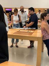 Abel pintos, cantante, es reconocido entre sus fans por su carisma y acercamiento a sus seguidores. Abel Pintos Y Su Novia Fotografiados Mientras Estaban De Compras En Miami Musica La Voz Del Interior