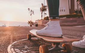 Customize your desktop, mobile phone and tablet with our wide variety of cool and interesting aesthetic wallpapers in just a few clicks! Skateboard Wallpapers High Definition Skateboard Skateboard Photos Skateboarding Tricks