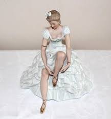 Wallendorf Figurine Of A Seated Ballerina No 1318 0 Figurines Vintage Ballerina Flower Girl Dresses