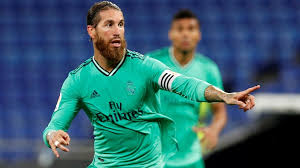 البرتغالي كريستيانو رونالدو (ريال مدريد). Ø±ÙŠØ§Ù„ Ù…Ø¯Ø±ÙŠØ¯ ÙŠØ¶Ø¹ Ø±Ø§Ù…ÙˆØ³ Ø£Ù…Ø§Ù… Ø®ÙŠØ§Ø±ÙŠÙ† Ù„ØªØ¬Ø¯ÙŠØ¯ Ø¹Ù‚Ø¯Ù‡ Rt Arabic