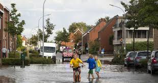 Veel mensen bij ons bereiden zich voor op noodweer. Overlast Door Noodweer Vooral In Oosten Binnenland Destentor Nl