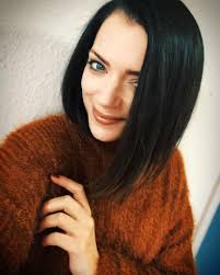 Eine fehlentscheidung war der neue look jedoch nicht, denn die. Rote Strahnen Gzsz Star Anne Menden Wagt Neue Frisur Promiflash De