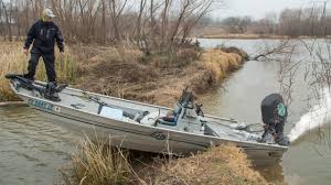 From our current listings, the average number of passengers that bass boats can carry is 4 people with a maximum of 7. River Jet Boat Bass Fishing Youtube