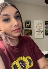 𝙳𝚎𝚕𝚊𝚗𝚒𝚎 𝙳𝚊𝚢 🍒🫧 (@delanieluv)