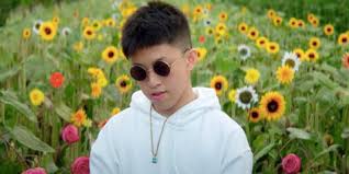 Hadir dikau di sisi meniup ilham di hati tanpa suria. Nominee Glow Like Dat Sajikan Warna Memanjakan Lirik Cinta Ala Rich Brian Kapanlagi Com