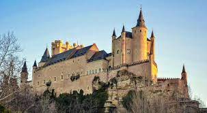 El alcázar de segovia ofrece condiciones especiales para la visita de grupos escolares, concertados, así como a los profesionales. Como Visitar El Alcazar De Segovia Horarios Precios Entradas Viajar A Madrid
