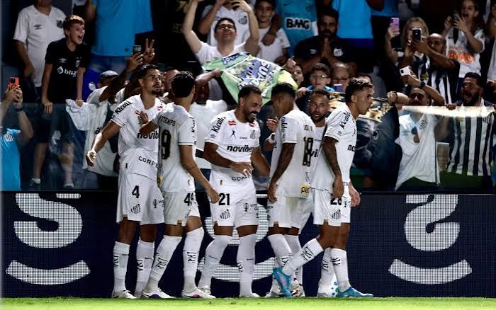 Melhores Momentos: No retorno de Neymar, Santos vence Atl&eacute;tico-MG e se afasta da zona de rebaixamento