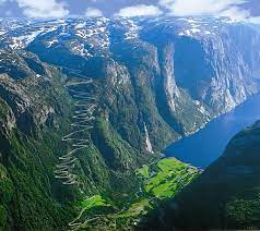 The village is located at the eastern end of the lysefjorden in a. Die Welt Der Haarnadelkurven Auf Dem Weg Nach Lysebotn Norwegen Service