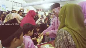 Untuk melihat detail lagu warna warni aidilfitri klik salah satu judul yang cocok, kemudian untuk link download. Warna Warni Aidilfitri 2017 Di Kompleks Kraf Kuala Lumpur Mek Onie