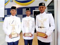 Find a translation for institut latihan tentera udara in other languages: Perajurit Muda Udara Terbaik Mahu Sertai Paskau