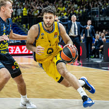 Chiedimi di Sara Nuda Revealed