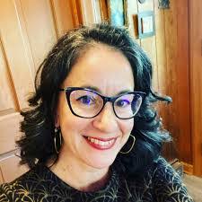 Ann Reis's Instagram, Twitter & Facebook