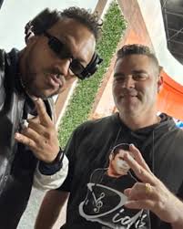 Hoy está de cumpleaños un hermano que la vida y la música me regaló y  quiero que me ayuden a felicitarlo 🥳 Didi en este día tan especial quiero  desearte larga vida