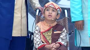 Alhamdulillah dari acara hafiz indonesia banyak hikmah, dan semoga tulisan ini juga bermanfaat. Momen Haru Syekh Ali Jaber Cium Kaki Naja Hafiz Cilik Indonesia Kumparan Com